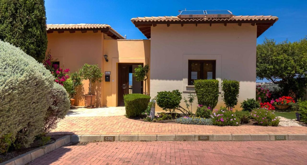 Fantastic Junior Villa Cz02 Salamis With Gorgeous Views, Aphrodite Hills Kouklia Buitenkant foto