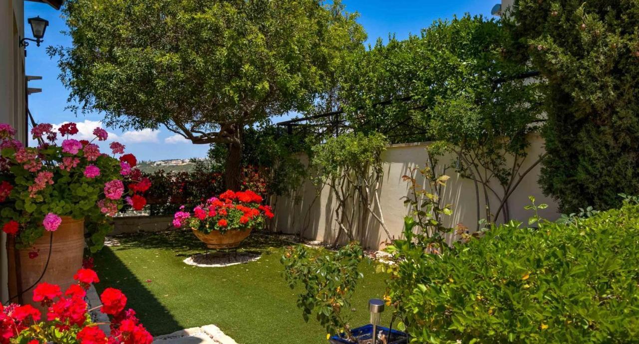 Fantastic Junior Villa Cz02 Salamis With Gorgeous Views, Aphrodite Hills Kouklia Buitenkant foto